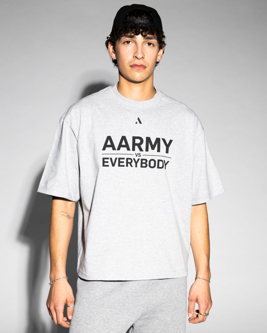 THE GRAPHIC T-SHIRT
